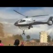 Kenya, appeso a elicottero per diverse miglia 2