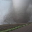 Tornado enorme ripreso da vicinissimo in Kansas