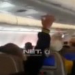 Turbolenza in aereo, passeggeri pregano 31 feriti3
