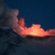 Etna erutta: cielo si tinge di arancione