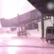 YOUTUBE Cina: fulmine colpisce aereo fermo in aeroporto2
