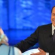 Berlusconi da Barbara D'Urso racconta barzelletta e...