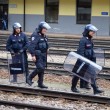 YOUTUBE Brennero, scontri anarchici-polizia: agente ferito 2