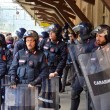 YOUTUBE Brennero, scontri anarchici-polizia: agente ferito 3