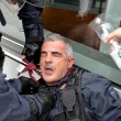 YOUTUBE Brennero, scontri anarchici-polizia: agente ferito 16