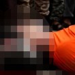 Isis, condannati accoltellati al cuore in piazza: foto choc 4
