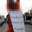 Isis, condannati accoltellati al cuore in piazza: foto choc 5