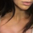Kim Kardashian, seno in vista e maglietta color carne 2