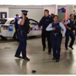 Nuova Zelanda, polizia cerca nuove reclute ballando