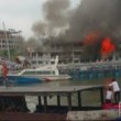 Traghetto in fiamme, passeggeri si buttano in mare 6