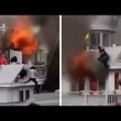Traghetto in fiamme, passeggeri si buttano in mare 3