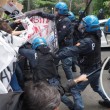 YOUTUBE Salvini a Bologna, polizia carica antagonisti7
