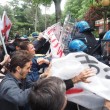 YOUTUBE Salvini a Bologna, polizia carica antagonisti3