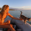 Liz Clark e la sua gattina in barca in giro per il mondo FOTO