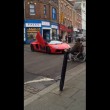 Sedia a rotelle contro Lamborghini, chi vince? Guarda VIDEO 7