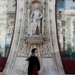 Lisbona: tenta selfie con una statua...ma la distrugge2