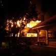 Almeno 17 studentesse thailandesi tra i cinque e i 12 anni sono morte domenica sera nell'incendio che ha distrutto il dormitorio di un collegio