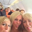 Selfie in aereo con intruso, anche due anni prima era lui FOTO 02
