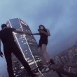 Cina,coppia balla su cornicione grattacielo. Arte o incoscienza8