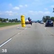 Minnesota, auto perde carico e travolge motociclista