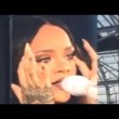 Rihanna piange interrompe concerto e scende dal palco4