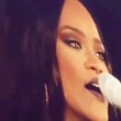 Rihanna piange interrompe concerto e scende dal palco