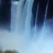 YOUTUBE Scavalca recinto per lanciarsi nella cascata: suicidio ripreso da turista3