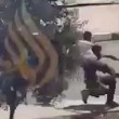 Soldato salva civile da Isis ma...gli sparano alle gambe4