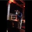 VIDEO YOUTUBE Rapper Achille Lauro picchia fan a concerto
