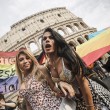 Gay Pride a Roma, migliaia in piazza: "Cirinnà non basta"