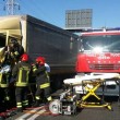 Treviso, auto schiacciata tra due tir: un morto e vari feriti