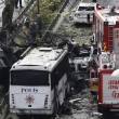 YOUTUBE Istanbul, bomba contro poliziotti: morti e feriti4