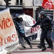 YOUTUBE Parigi: scontri manifestanti-Polizia per Jobs Act5