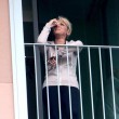 Francesca Pascale piange in balcone, giornalista Il Giornale: "Per le foto"