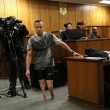 YOUTUBE Oscar Pistorius in Tribunale senza protesi FOTO 5