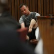 YOUTUBE Oscar Pistorius in Tribunale senza protesi FOTO 9
