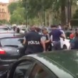 VIDEO YOUTUBE Arrestata banda romeni. Parenti contro agenti 03