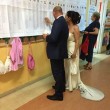 Comunali, tutti al seggio: a Roma in abito da sposi FOTO