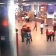 YOUTUBE Attentato Istanbul: kamikaze colpito si fa esplodere914