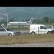 Albania, sulla pista dell'aeroporto con auto2