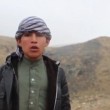 Bimbi afghani puntano pistola a prigionieri Isis3