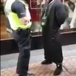 Birmingham, predicatore islamico urla al poliziotto6