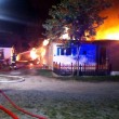 Jesolo, incendio distrugge bungalow in camping: nessun ferito 03
