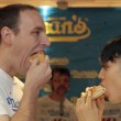 Mangia 70 hot dog in 10 minuti: il record di Joey Chestnut10