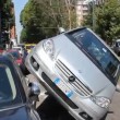Milano: perde controllo, auto finisce su quella in sosta3