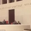 Parlamento turco colpito da granata durante golpe2