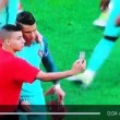 Cristiano Ronaldo, VIDEO selfie con tifoso prima di Portogallo-Galles 2-0