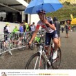 Tour de France, grandinata durante gara Pantano al traguardo con l'ombrello3