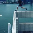 YOUTUBE Parkour sui tetti di Hong Kong: i salti di Max Cave2