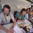 Tour de France, ai telecronisti della Bbc crolla la scrivania3